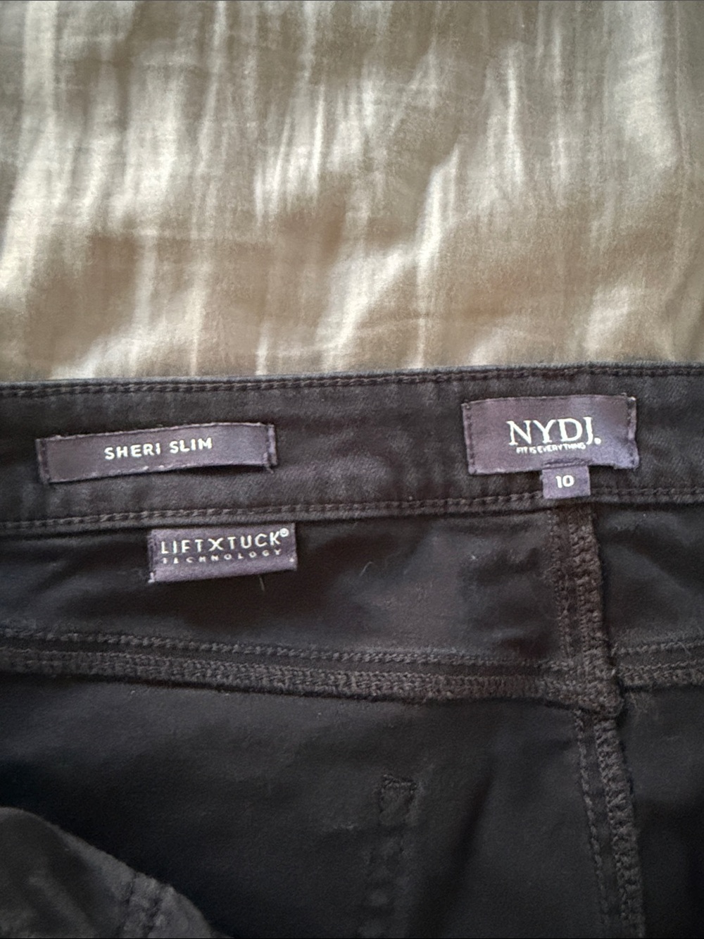 NYDJ slightly cropped black jeans in great condition.
